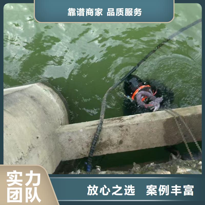 水下砌墙专注、用心