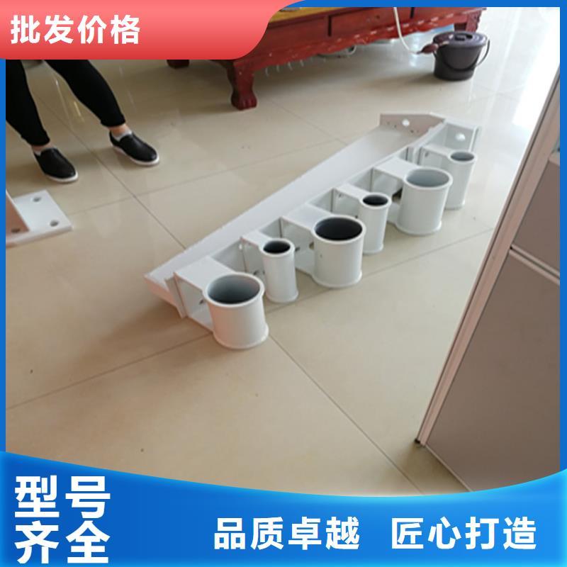 厂家批发：钢板防撞桥梁护栏