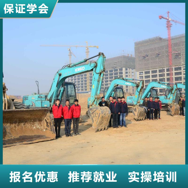 挖掘机培训-保定虎振技工学校手把手教学