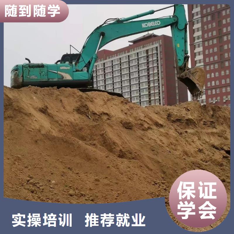 挖掘机培训,虎振学校怎么报名随到随学