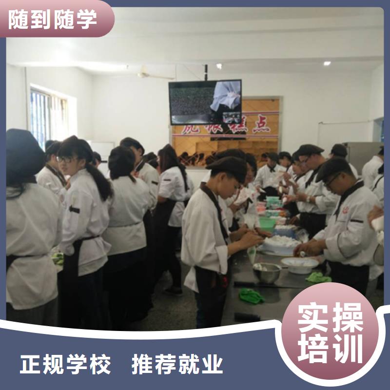 中西糕点虎振叉车操作学校实操教学