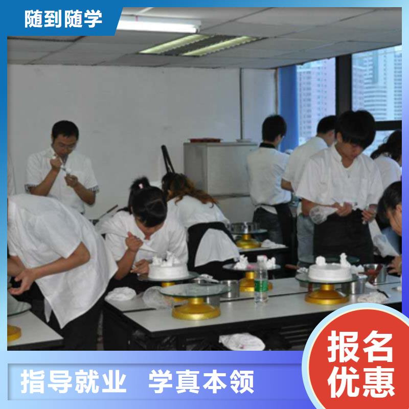【虎振中西糕点学校】挖掘机高薪就业