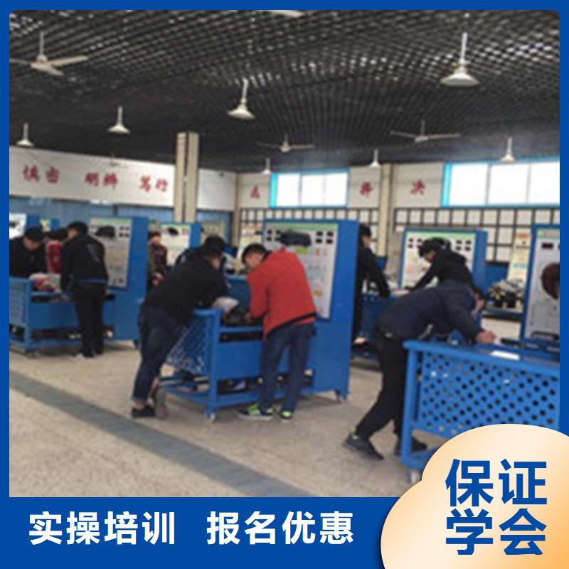 汽修培训装载机铲车驾驶培训学真本领