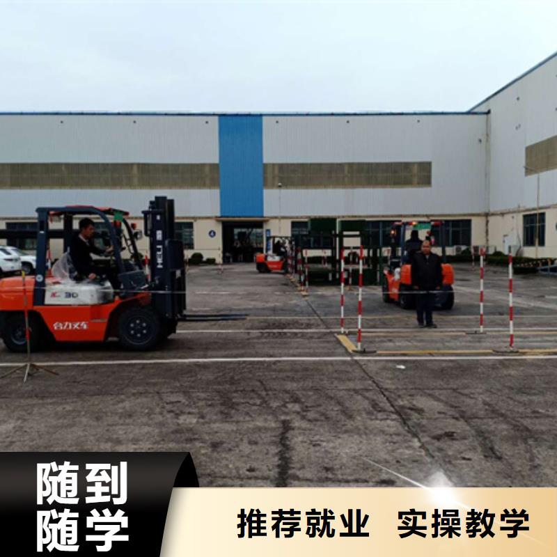 哪有学挖掘机铙机的学校|挖掘机钩机学校招生简章|