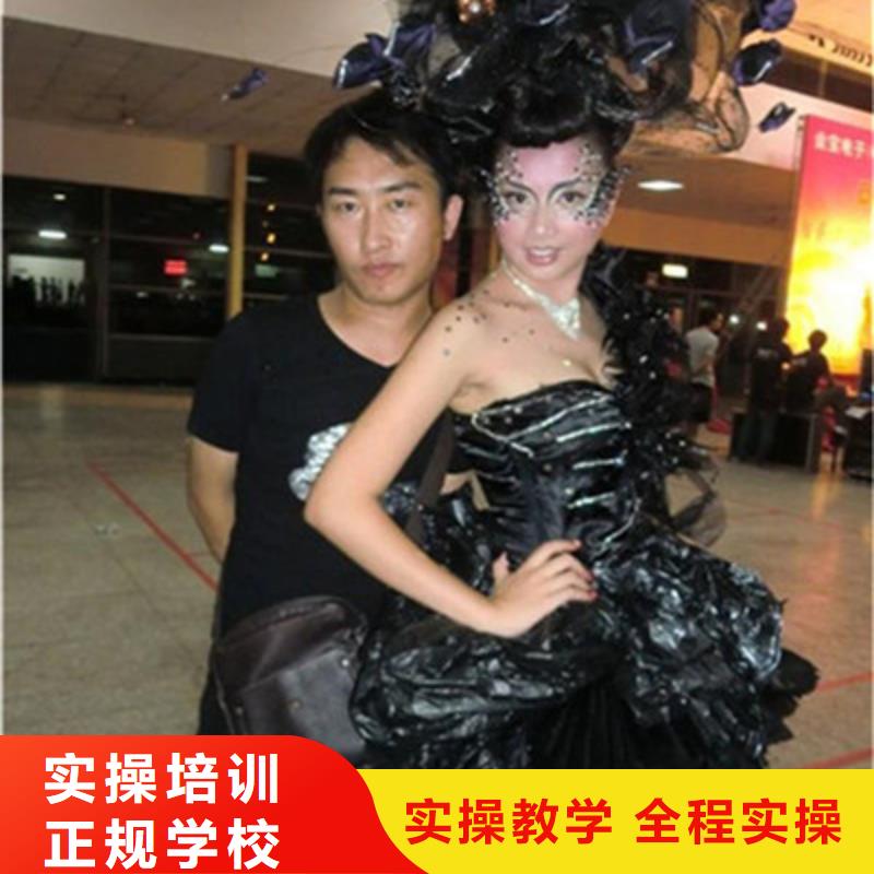 【美容美发培训_挖掘机钩机驾驶培训学真本领】