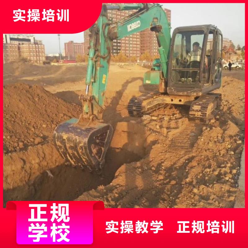 【挖掘机培训学校】汽修学校就业前景好