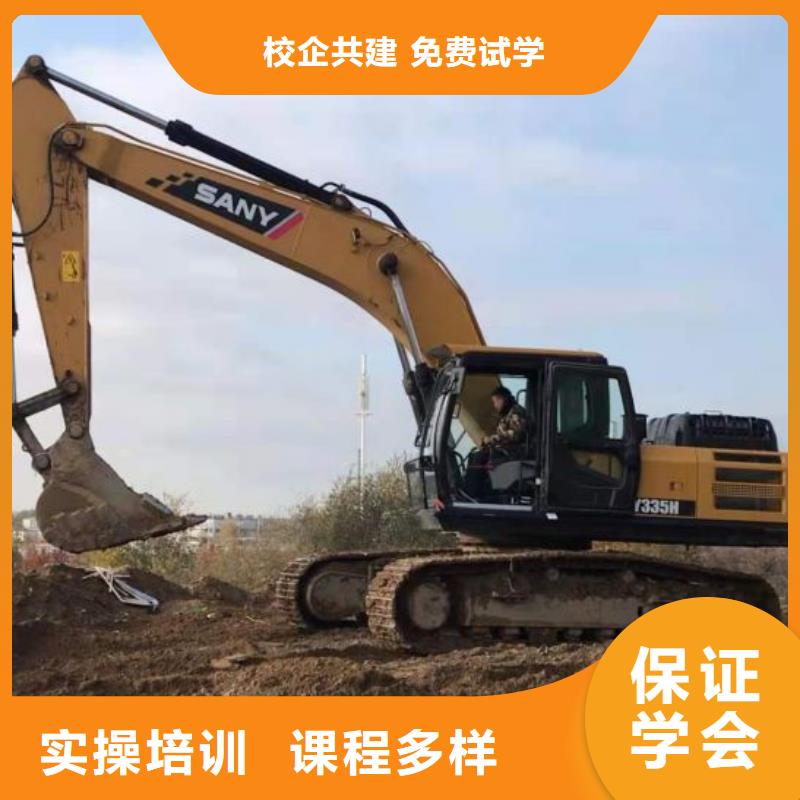 挖掘机培训学校哪个学校能学开挖掘机铲车叉车专业齐全