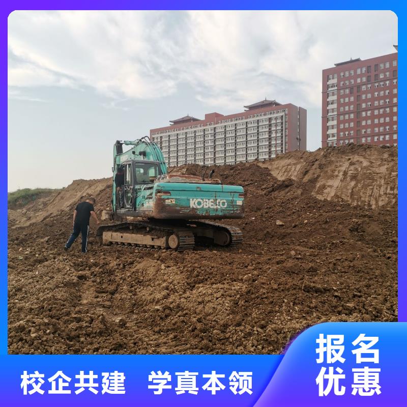 挖掘机技校虎振挖掘机学校实操教学