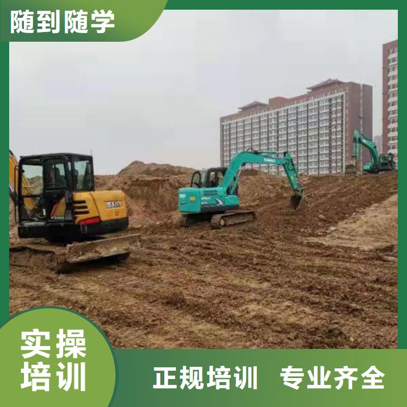 挖掘机技校虎振挖掘机学校实操教学
