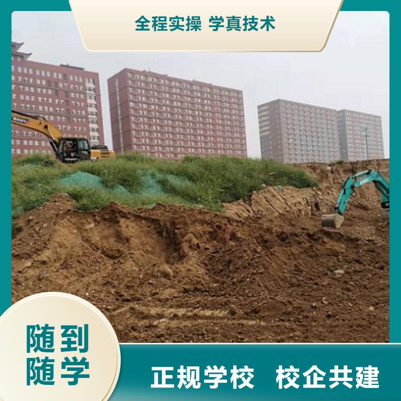 钩机培训学校新能源汽修学校哪家好校企共建