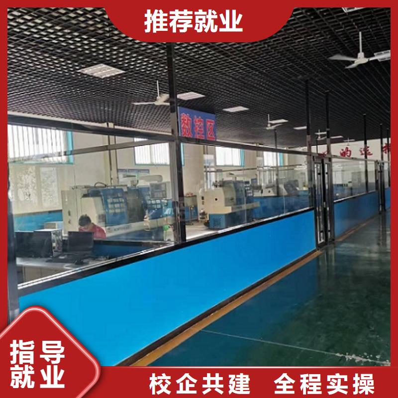 数控学校中西糕点班学真本领