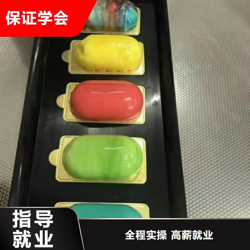 西点学校_虎振挖掘机学校学真本领