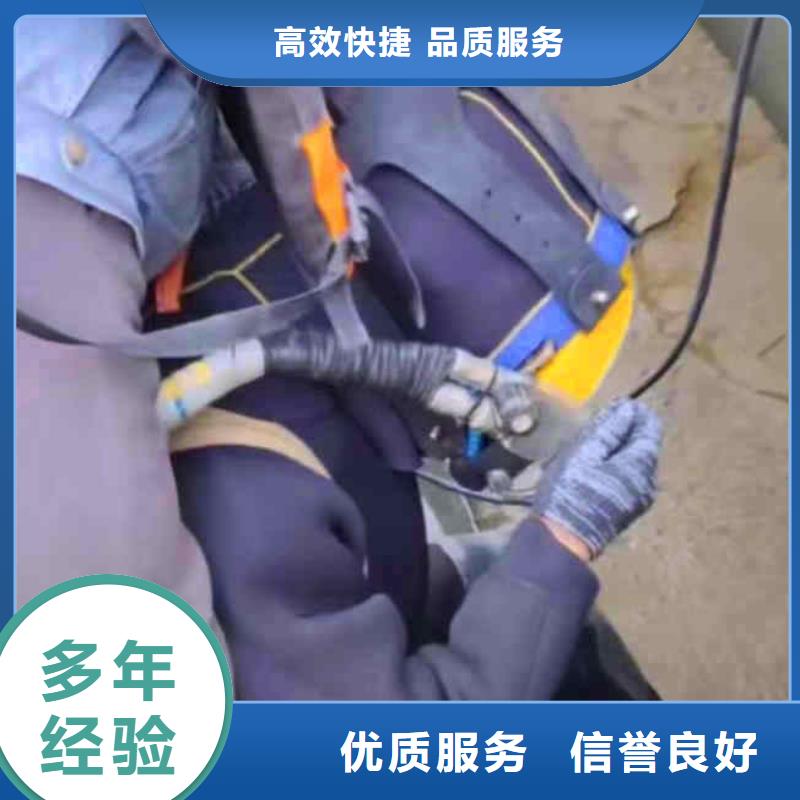 潜水员服务水下爆破团队长期合作