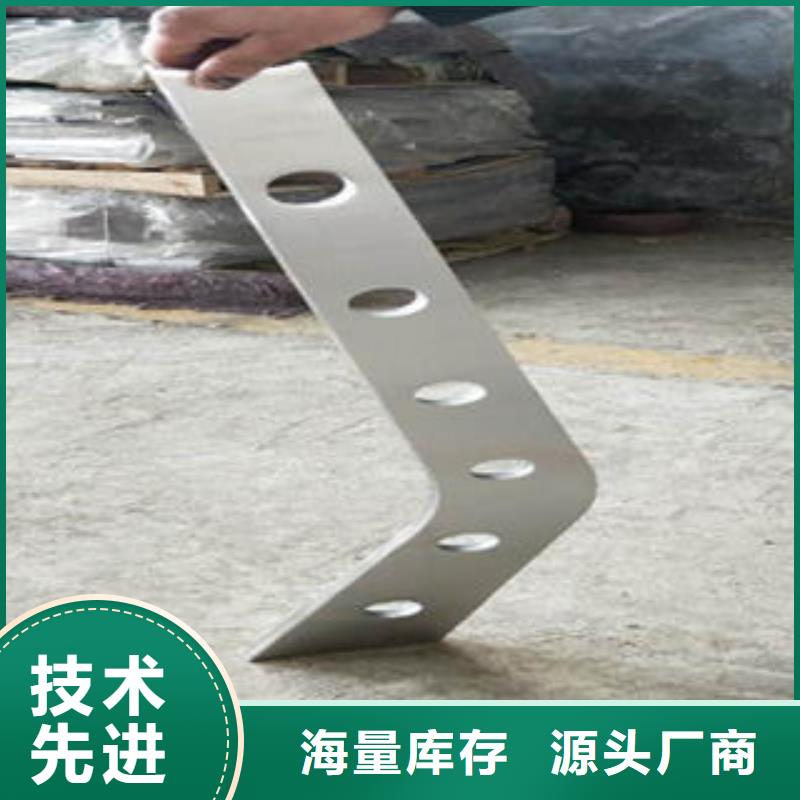 道路隔离栏杆-不锈钢复合管护栏批发价格做工细致